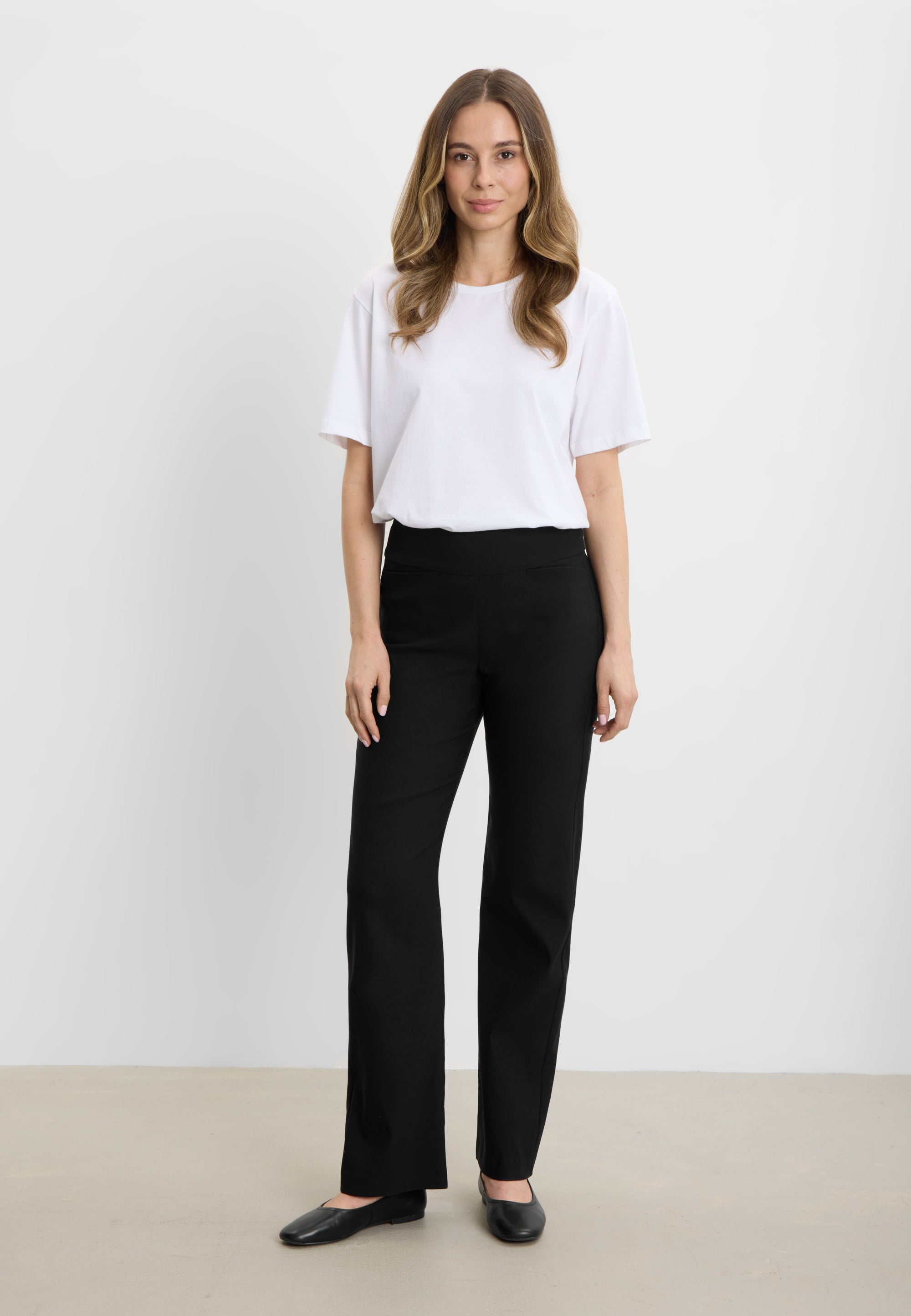 LAURIE Thea Straight - Medium Length Straight Schwarz