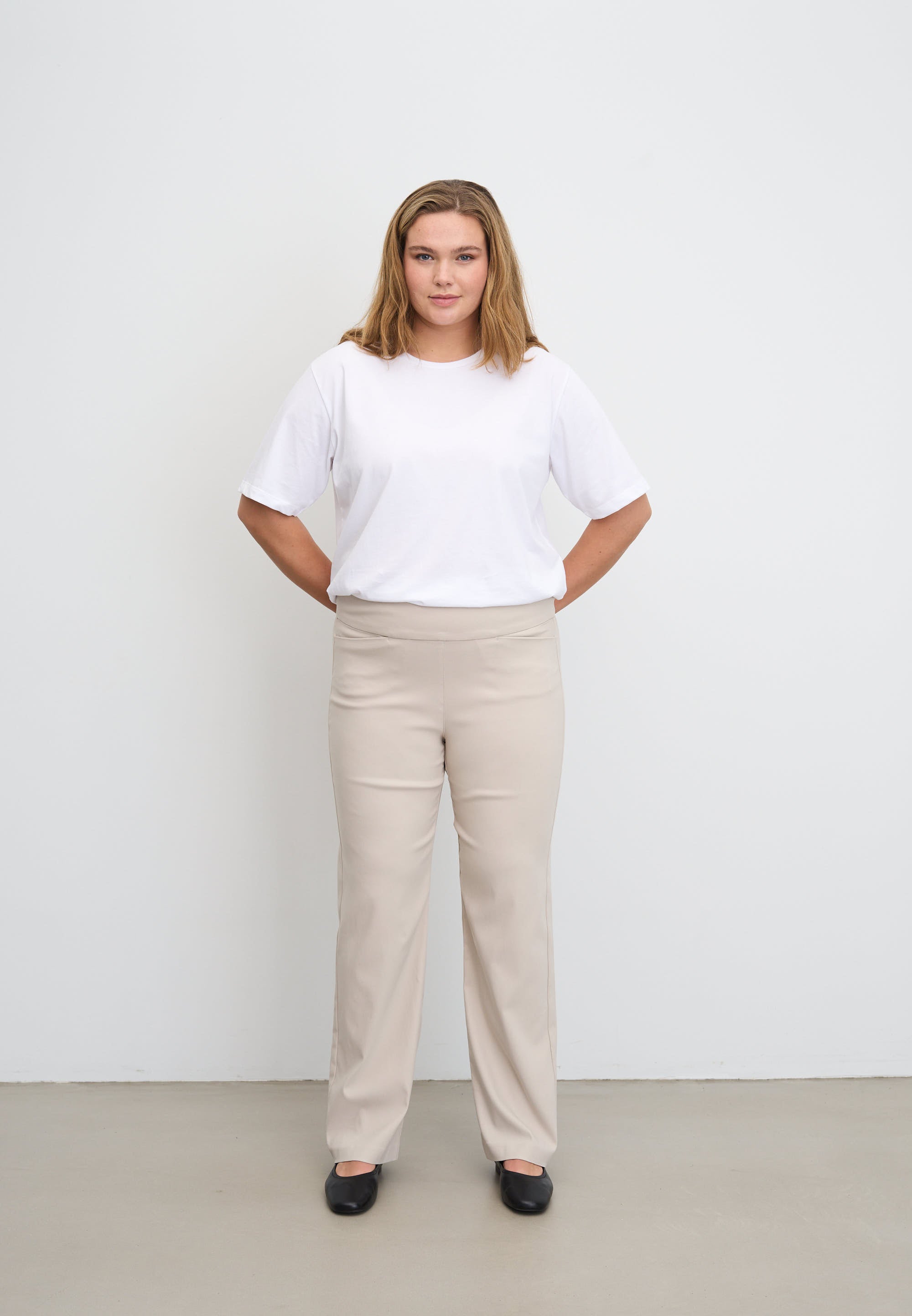 LAURIE  Thea Straight - Medium Length Trousers STRAIGHT Grau sand