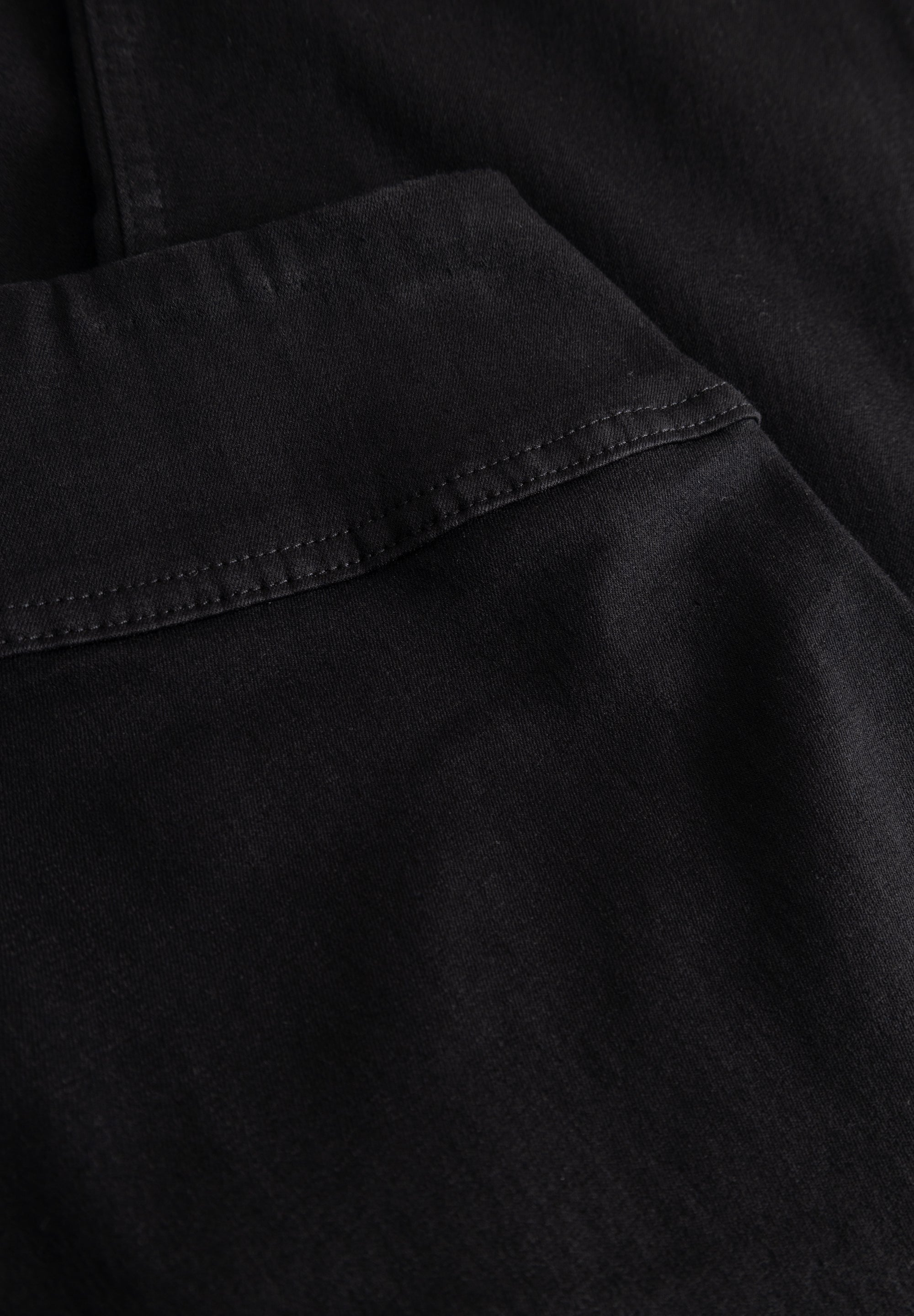 LAURIE Thea Straight - Short Length Straight Schwarz