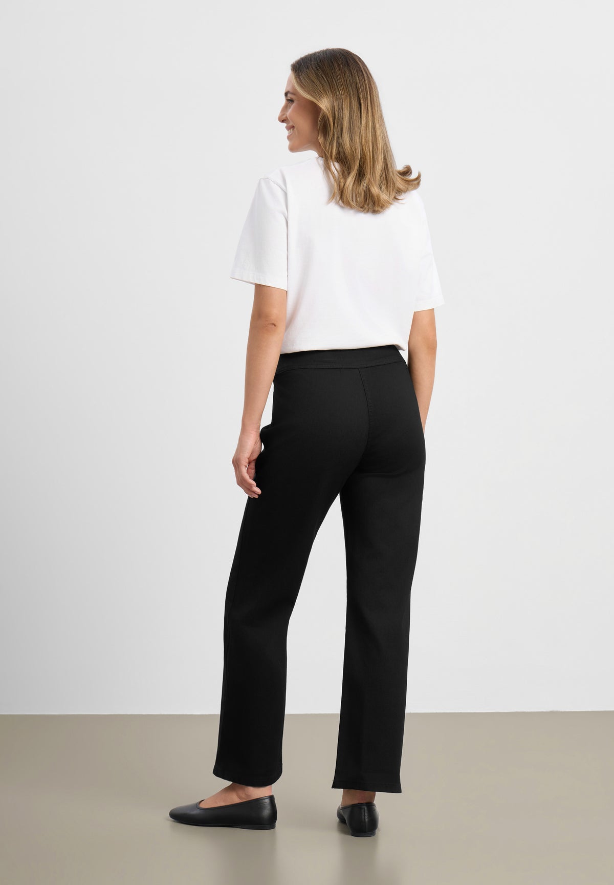 LAURIE Thea Straight - Short Length Straight Schwarz