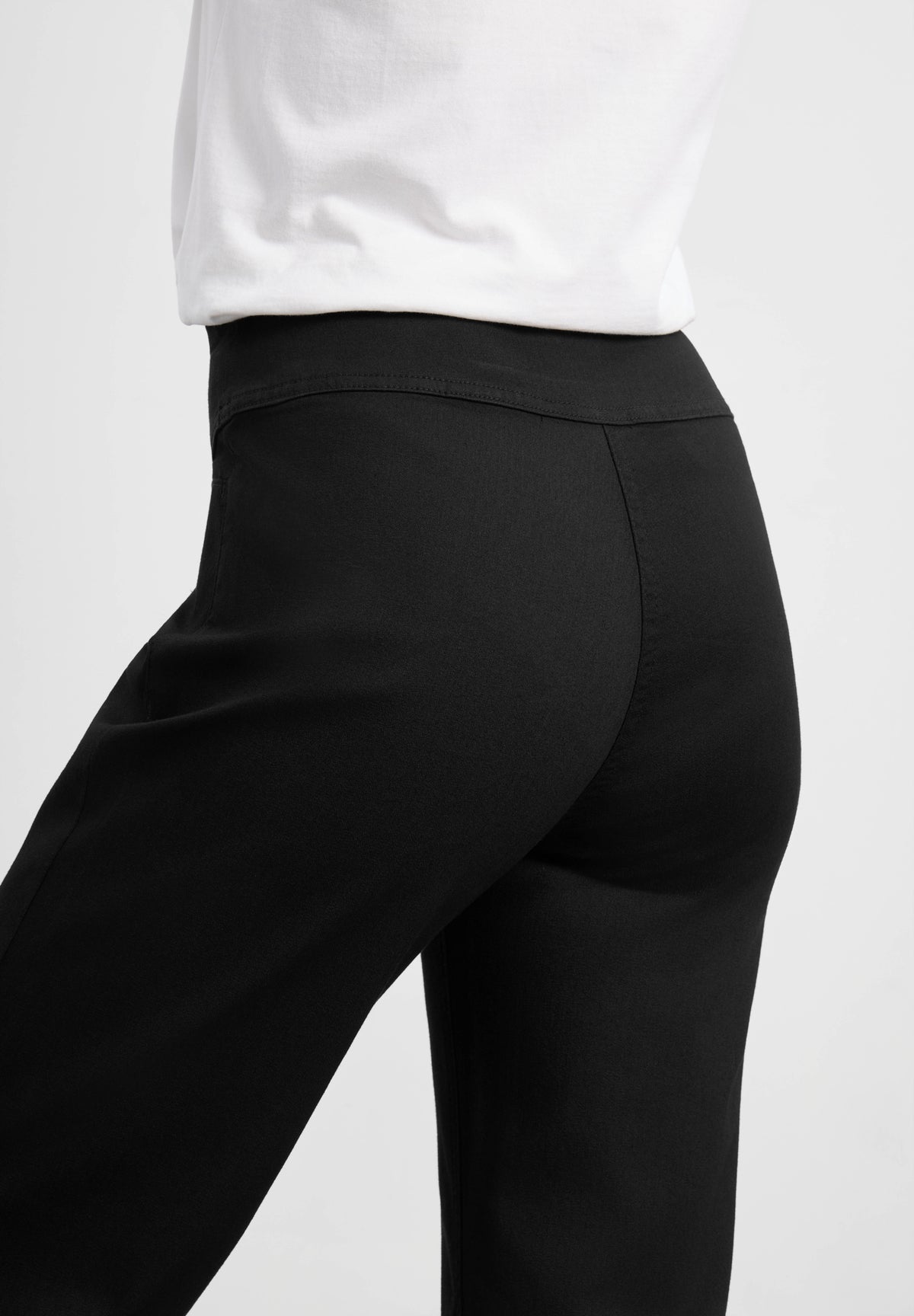 LAURIE Thea Straight - Short Length Straight Schwarz
