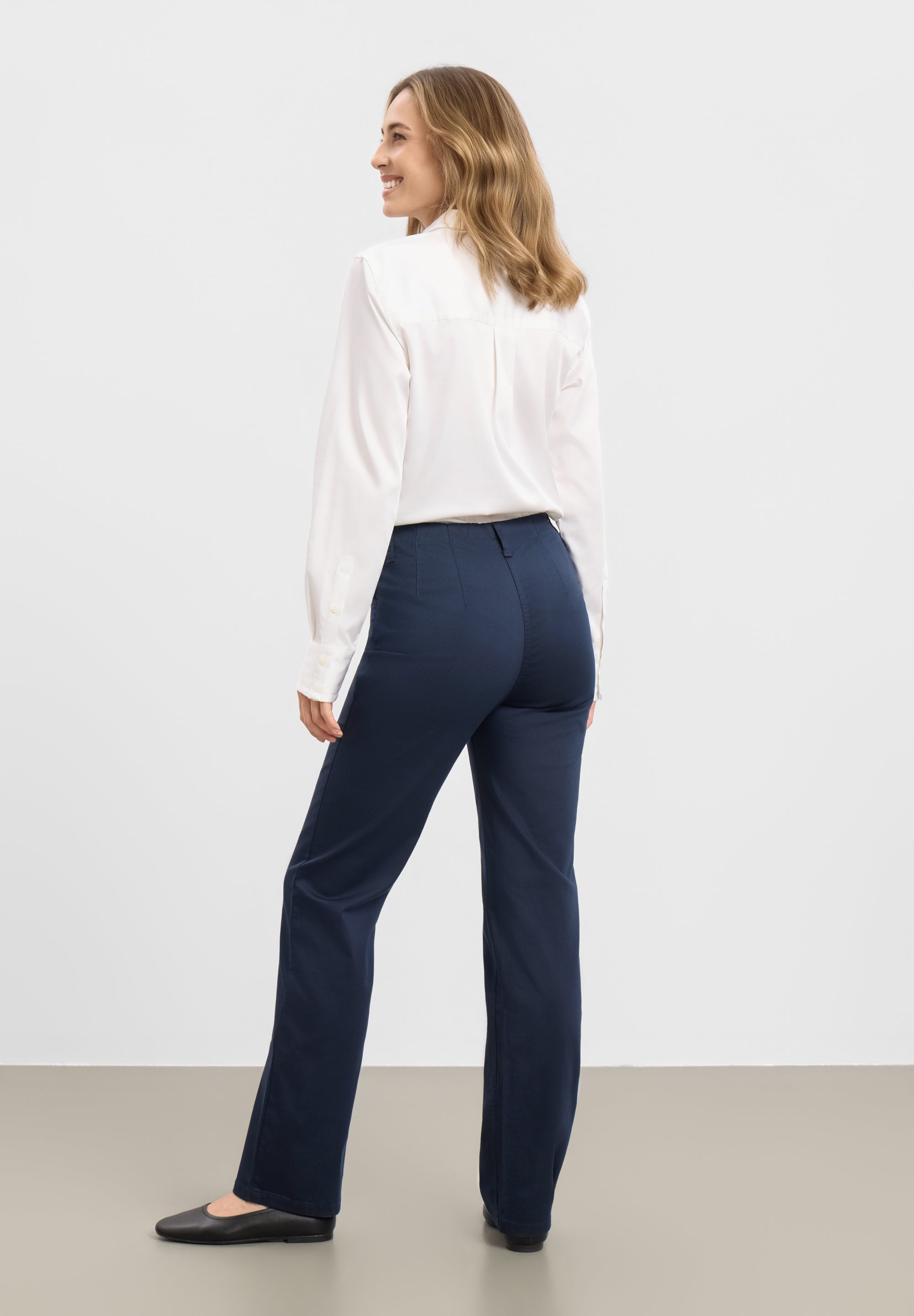 LAURIE Tracy Straight - Medium Length Straight Marine
