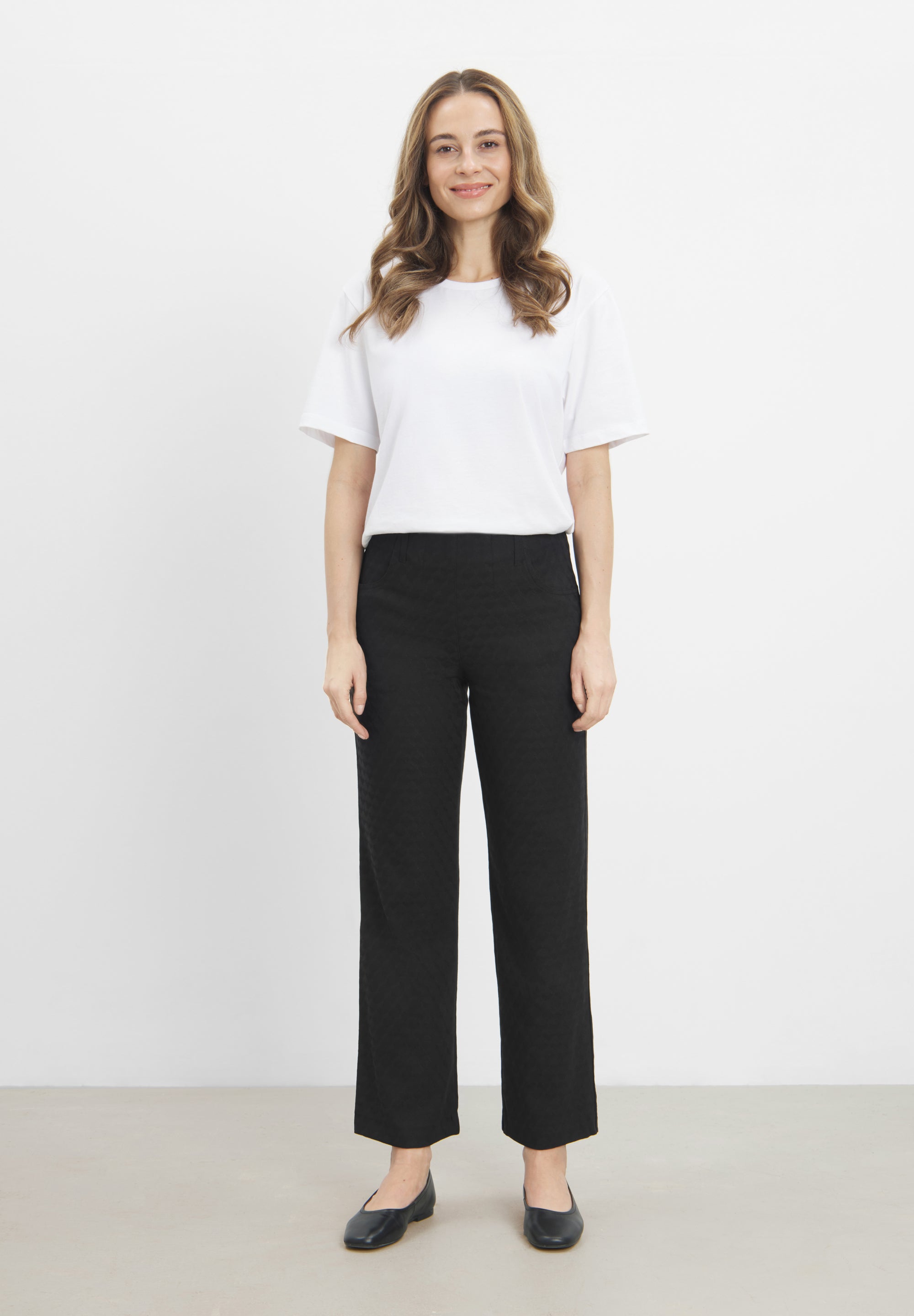 LAURIE Tracy Straight - Short Length Straight 99603 Black Jacquard