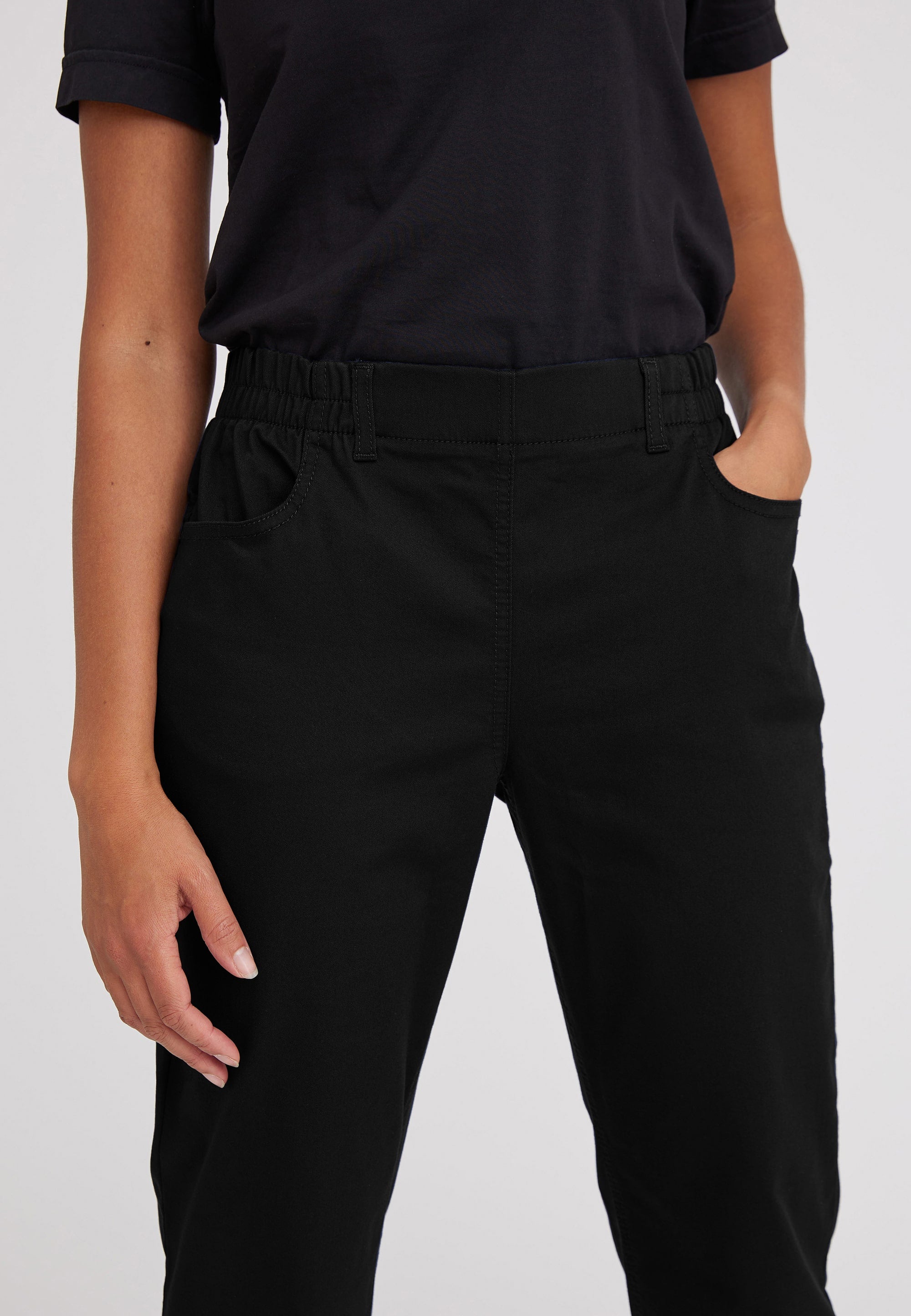LAURIE  Violet Relaxed - Medium Length Trousers RELAXED Schwarz