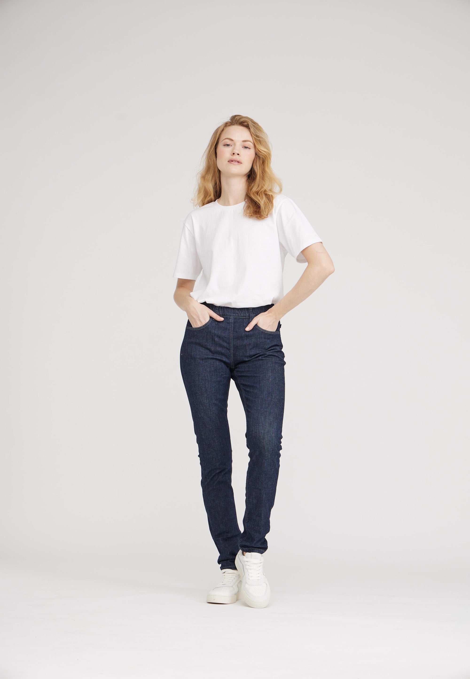 LAURIE  Grace Slim - Medium Length Trousers SLIM 49501 Dark Blue Denim