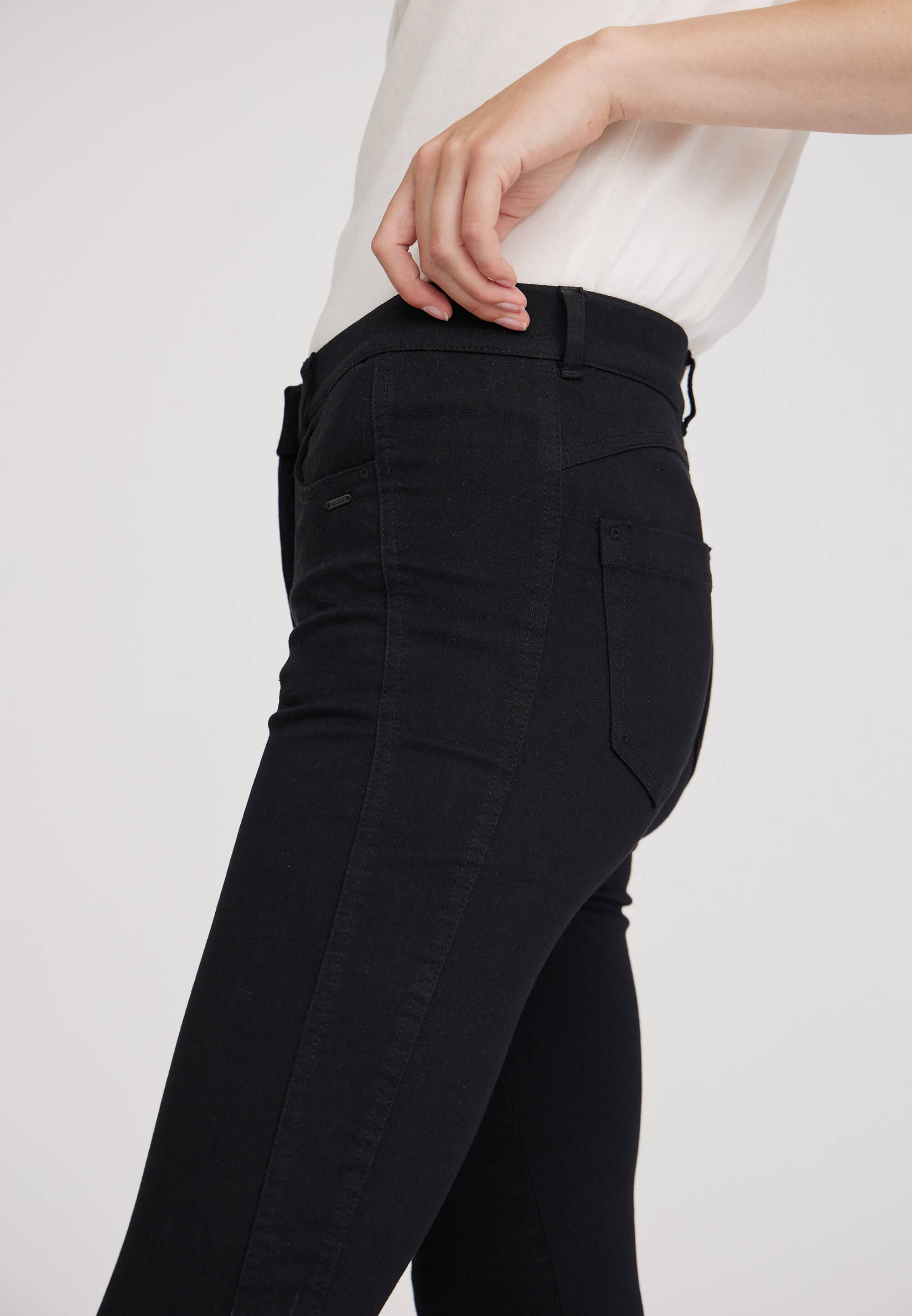LAURIE  Serene 5-pocket Slim - Short Length Trousers SLIM Schwarz