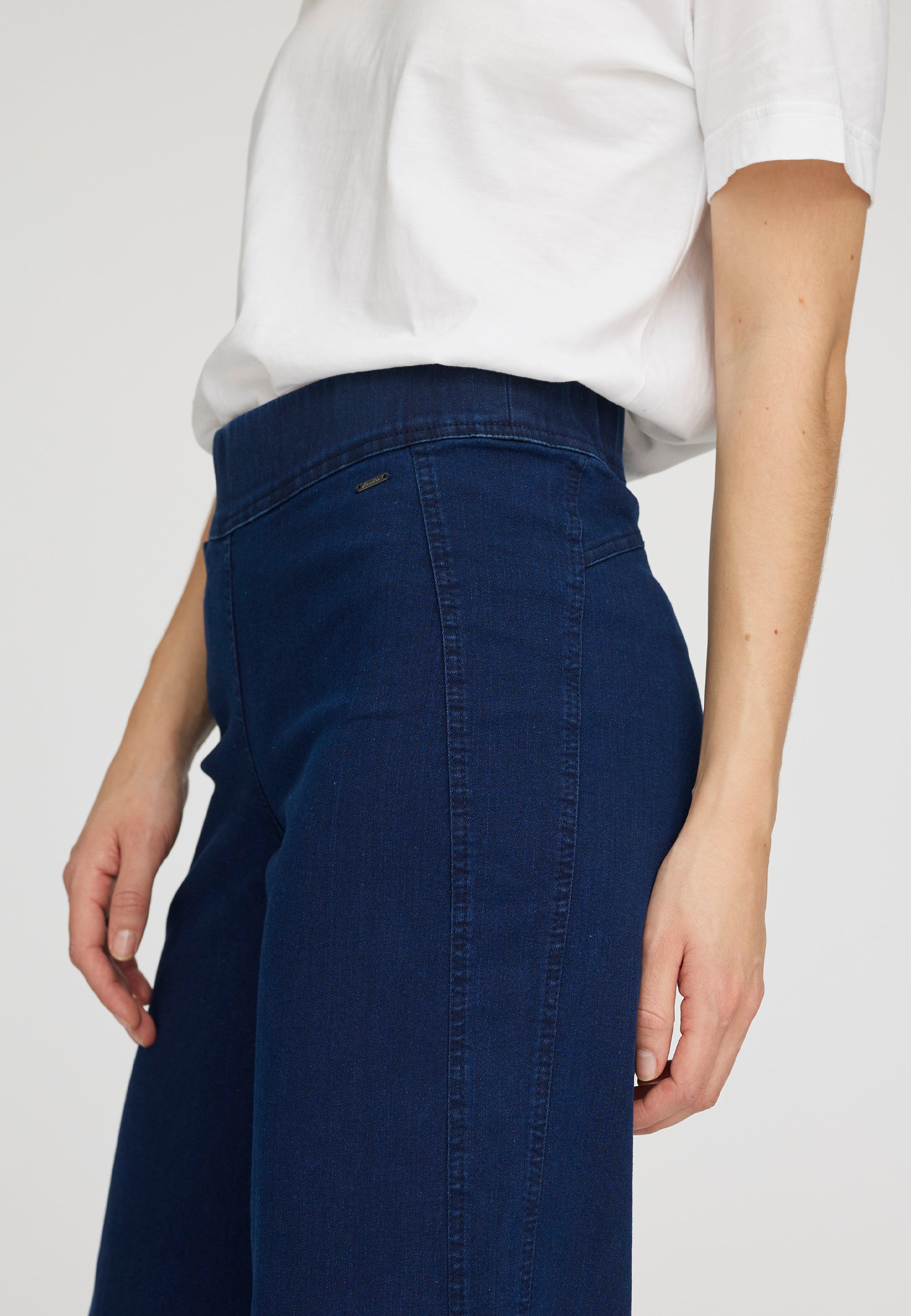 LAURIE  Serene Loose - Extra Short Length Loose Dunkelblauer denim