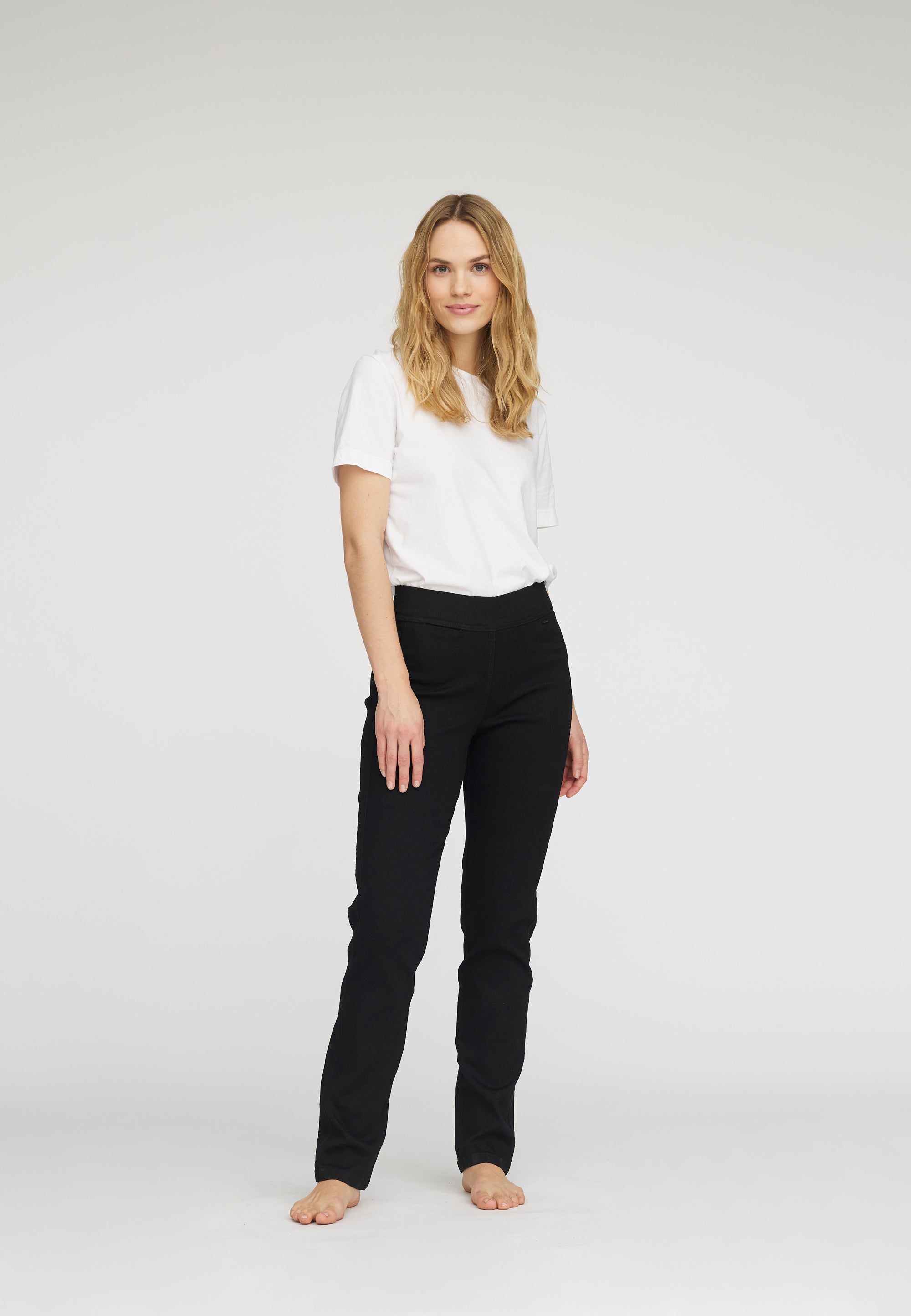 LAURIE  Serene Regular - Medium Length Trousers REGULAR Schwarz