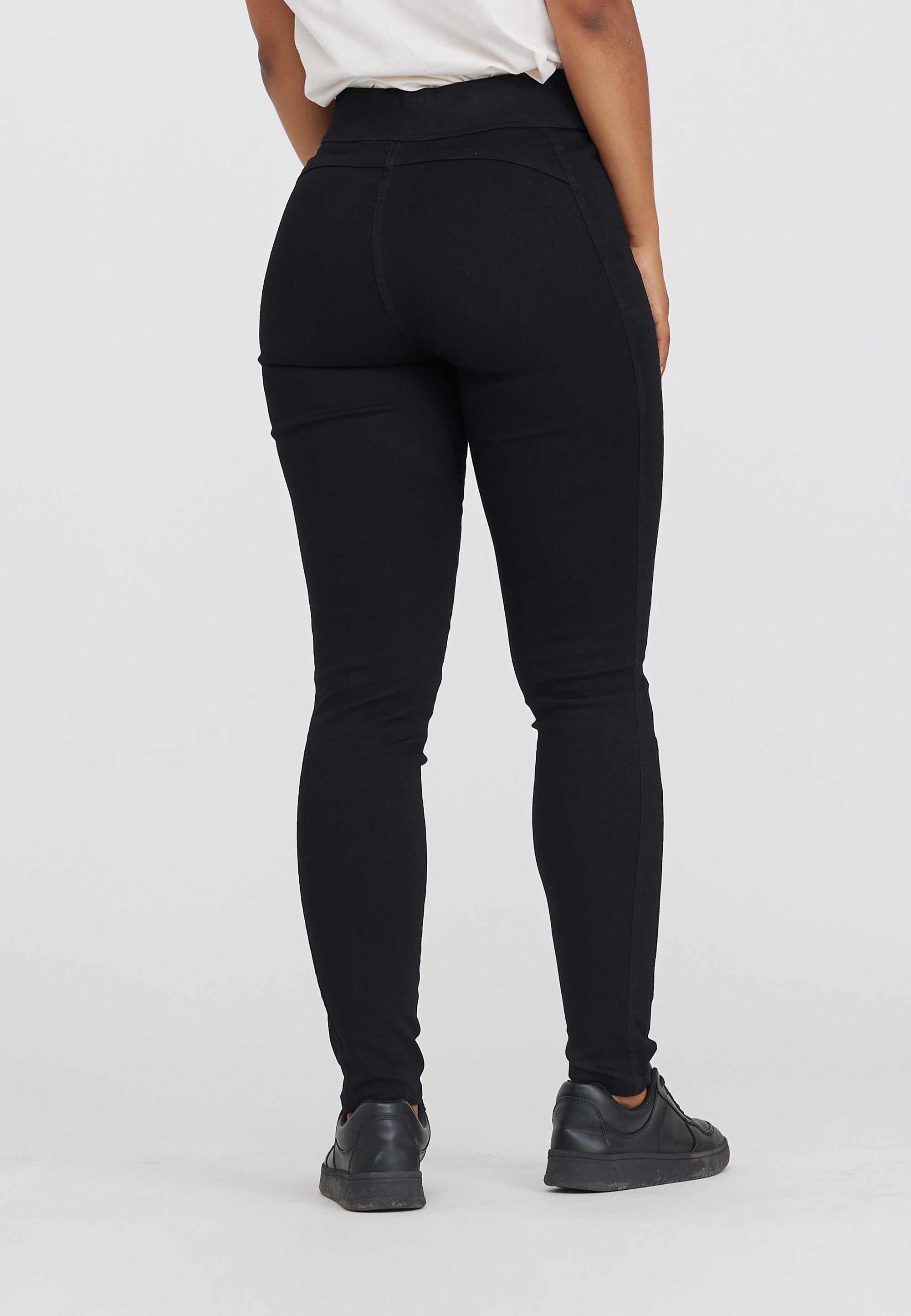 LAURIE Serene Slim - Short Length Trousers SLIM Schwarz
