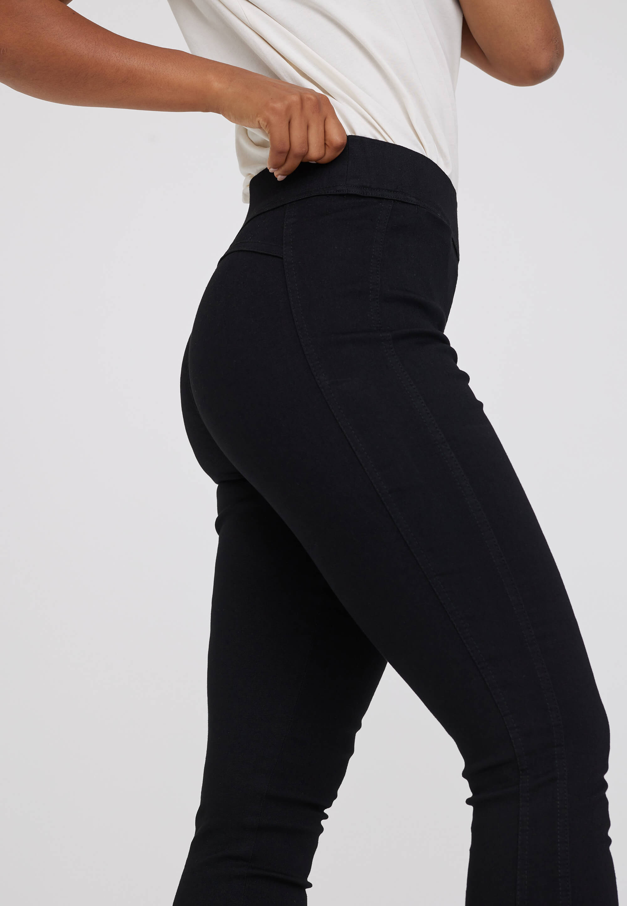 LAURIE Serene Slim - Short Length Trousers SLIM Schwarz